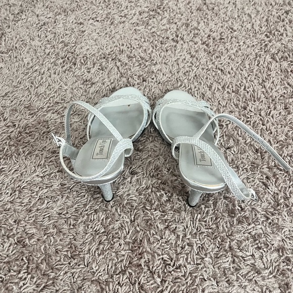 Silver heels - Picture 5 of 6